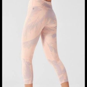 Fabletics Define Mid-rise Leggings
Capri Palm Tree Print Size XL Pink
